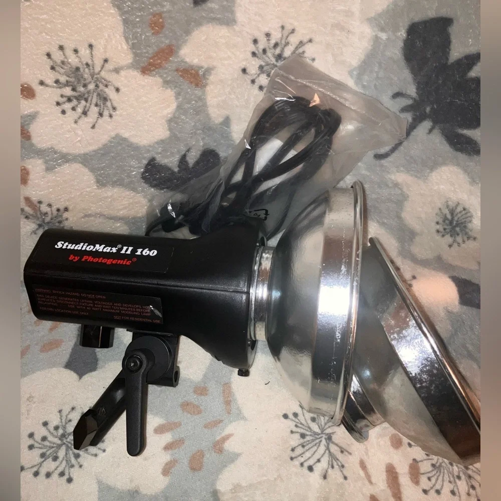 StudioMax II 160 Studio Monolight by Photogenic w/ extra reflector